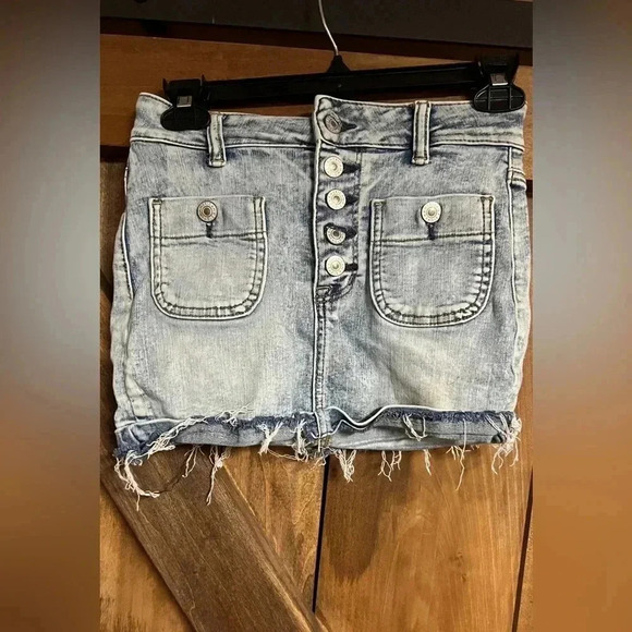 American Eagle Outfitters Dresses & Skirts - American Eagles Women’s Size 0 Blue Denim Hi-Rise Mini Distressed Jean Skirt​​